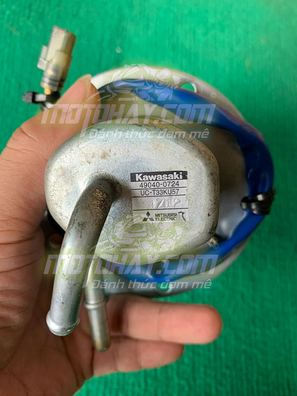 bom-xang-z800-chinh-hang